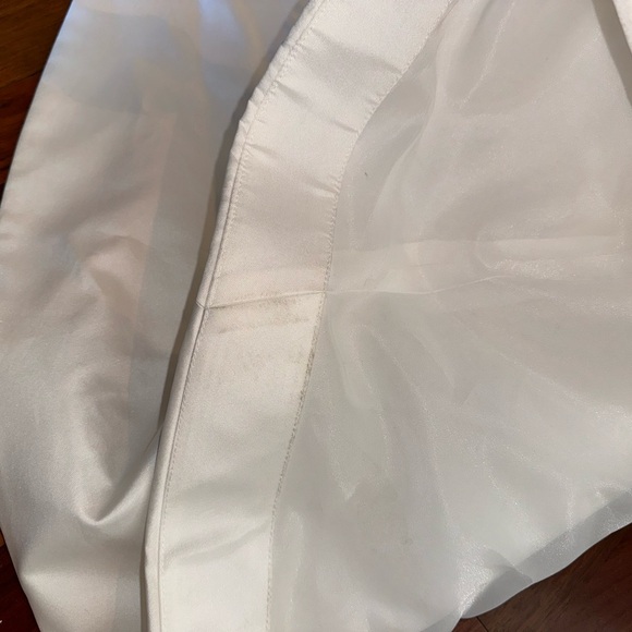 Carolina Herrera Gardenia Wedding Dress - Picture 10 of 15